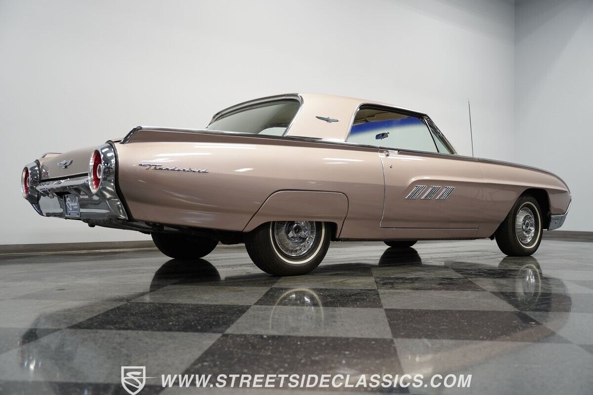 Ford-Thunderbird-1963-Hardtop-25