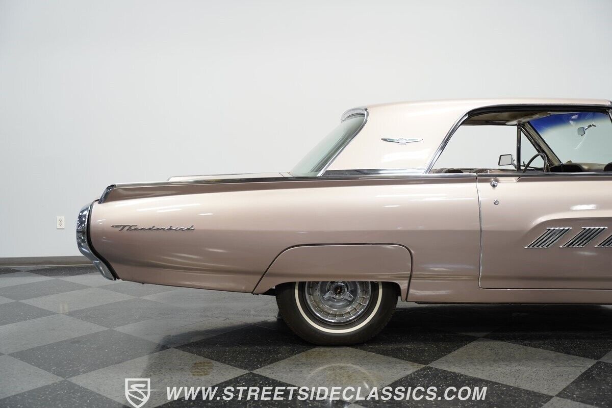 Ford-Thunderbird-1963-Hardtop-26