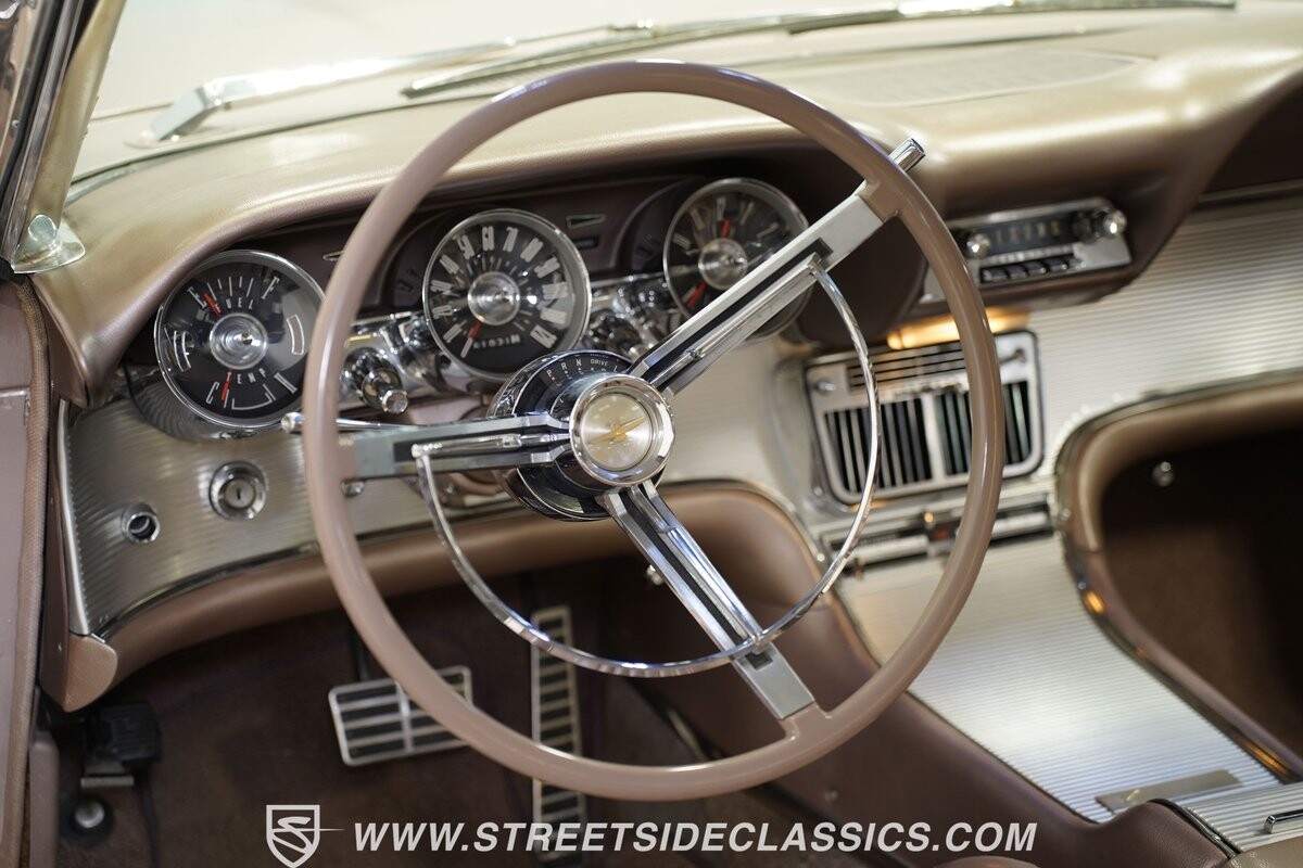 Ford-Thunderbird-1963-Hardtop-36
