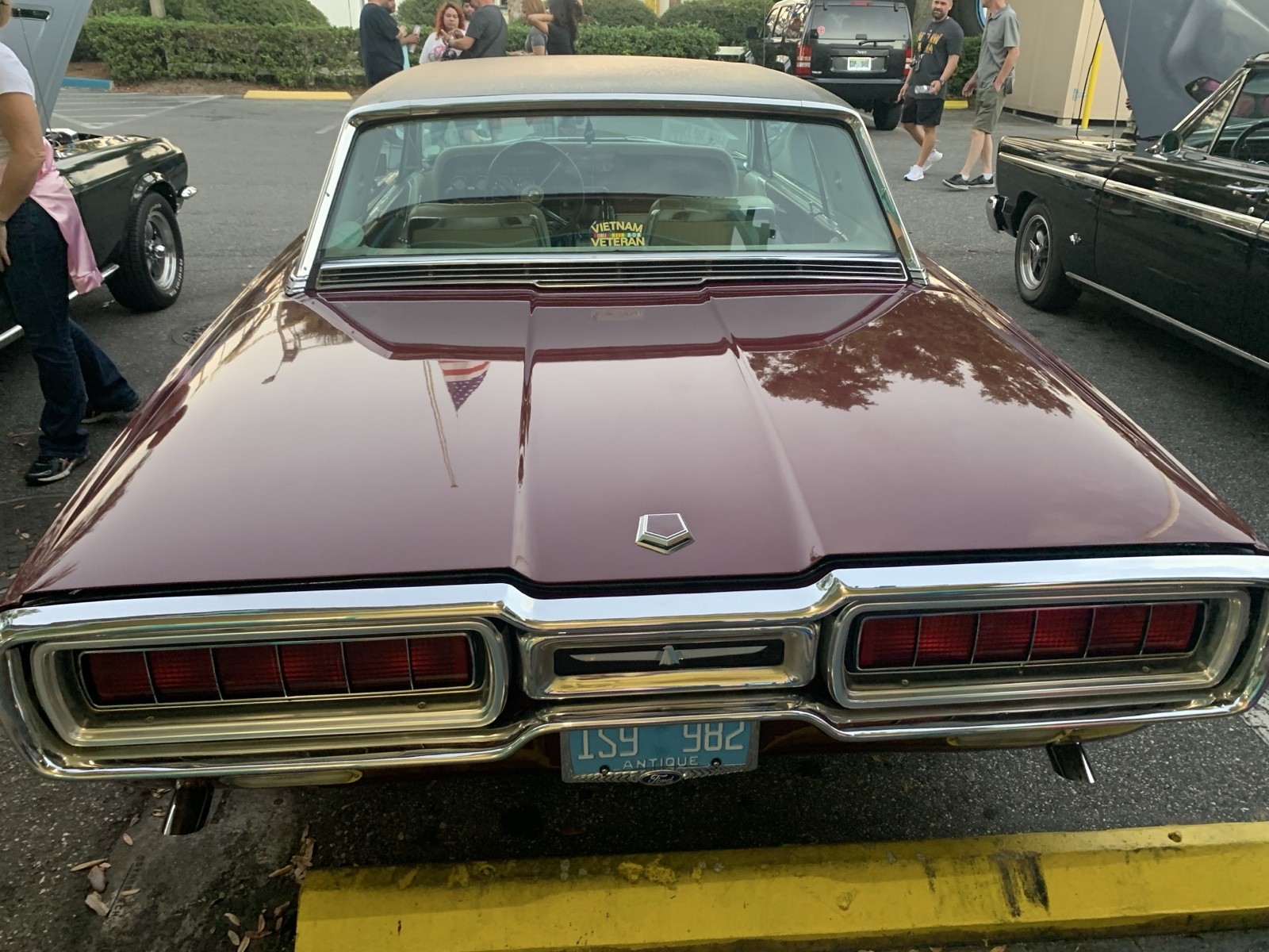 Ford-Thunderbird-1965-Coupe-2