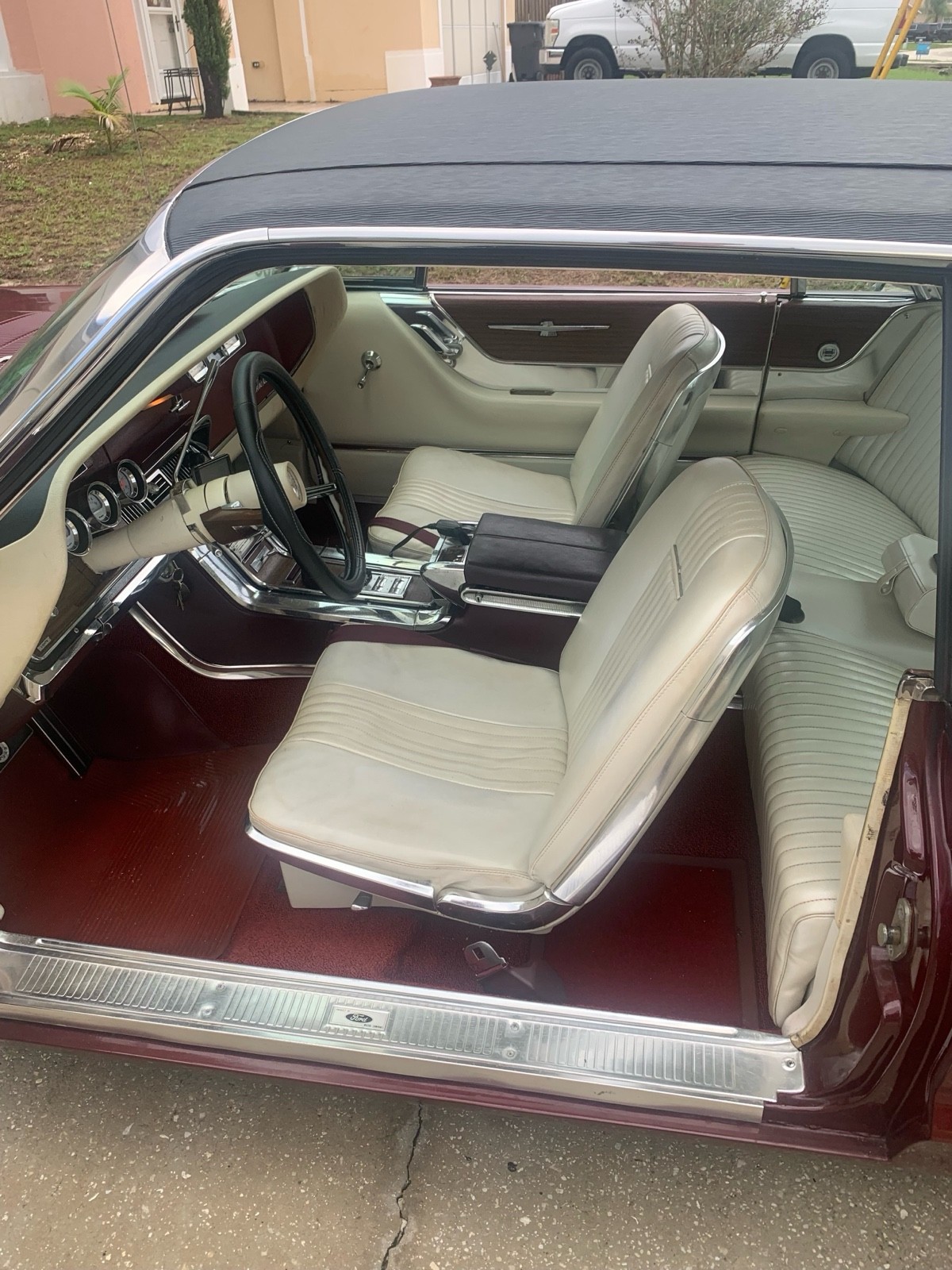 Ford-Thunderbird-1965-Coupe-7