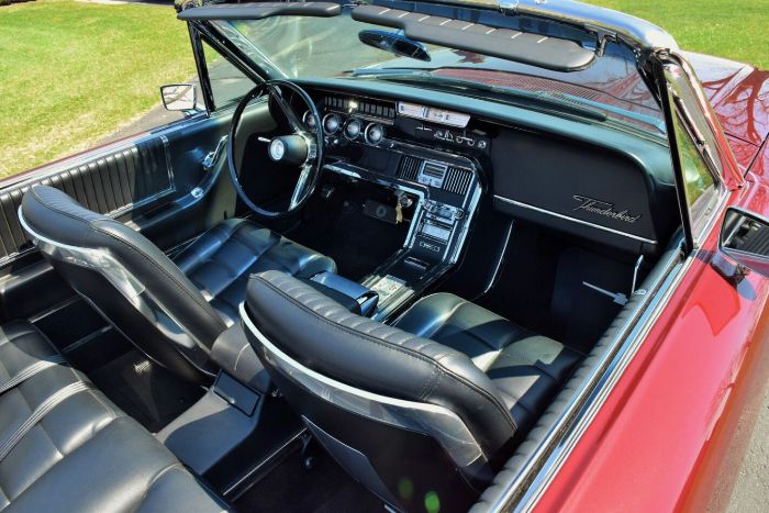 Ford-Thunderbird-1966-17