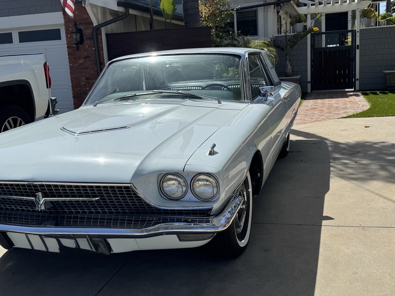 Ford-Thunderbird-1966-Coupe-2