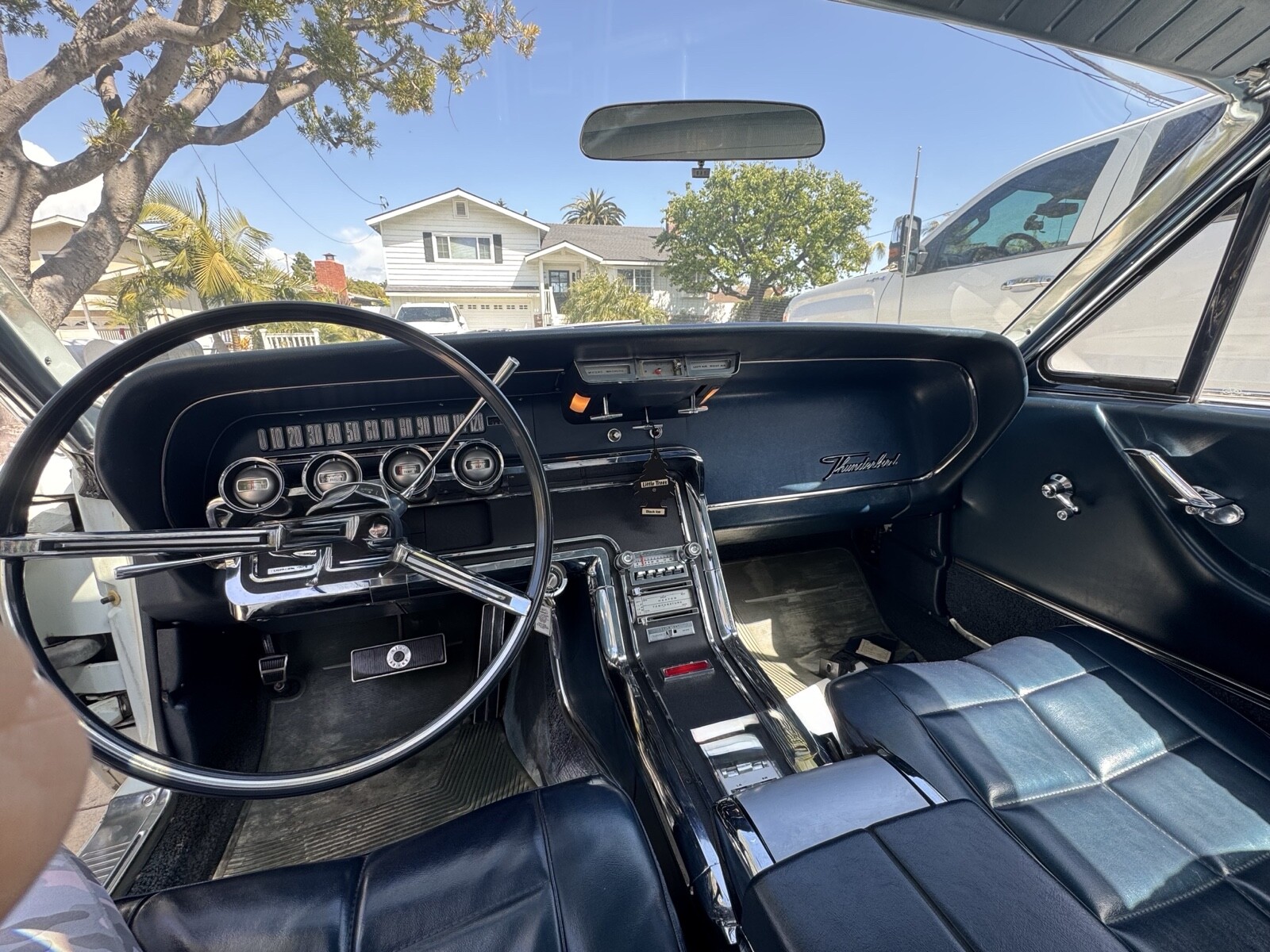 Ford-Thunderbird-1966-Coupe-7