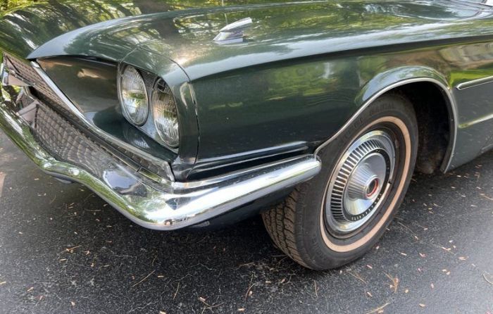 Ford-Thunderbird-1966-GreenBlack-Vinyl-To-Lime-Green-vinyl-2
