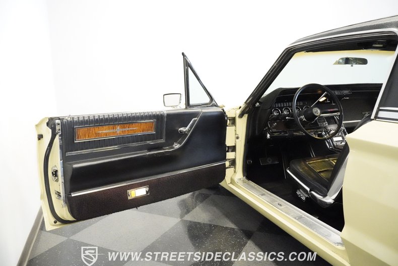 Ford-Thunderbird-1966-Ivy-Yellow-Black-22