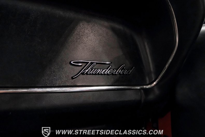 Ford-Thunderbird-1966-Red-Black-19
