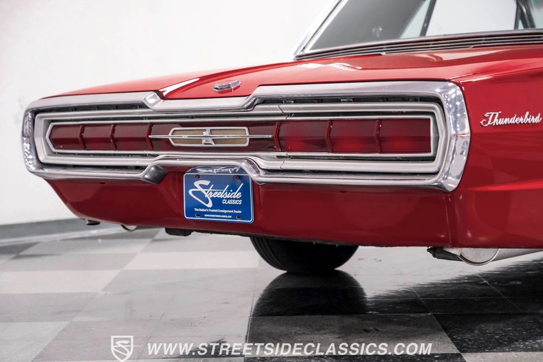 Ford-Thunderbird-1966-Red-Black-25