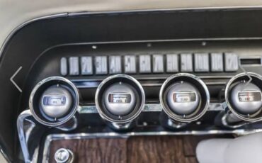 Ford-Thunderbird-1966-Windsor-whiteLight-15
