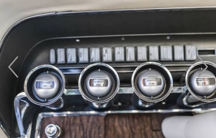 Ford-Thunderbird-1966-Windsor-whiteLight-15