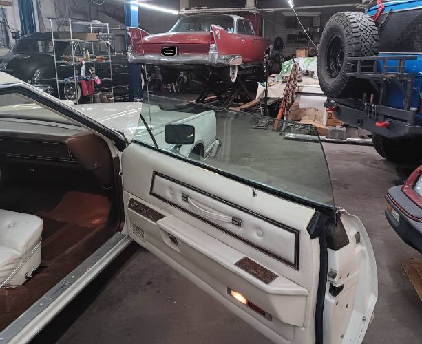 Ford-Thunderbird-1975-White-22