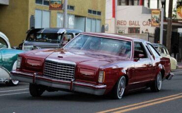 Ford-Thunderbird-1977-2