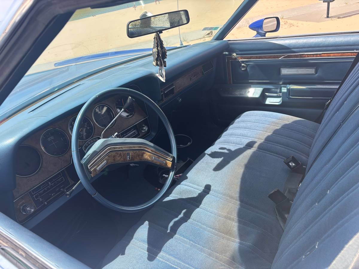Ford-Thunderbird-1977-4