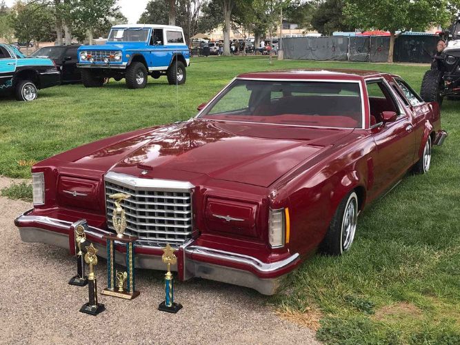 Ford-Thunderbird-1977