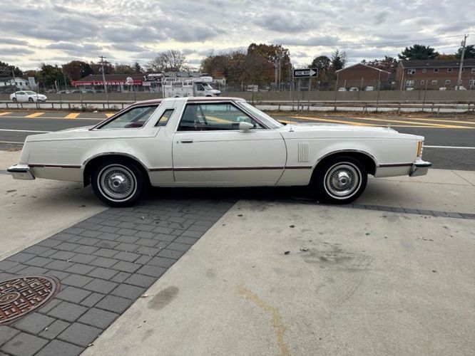 Ford-Thunderbird-1977-Polar-White-Burgundy-2