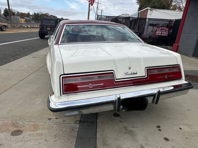 Ford-Thunderbird-1977-Polar-White-Burgundy-4