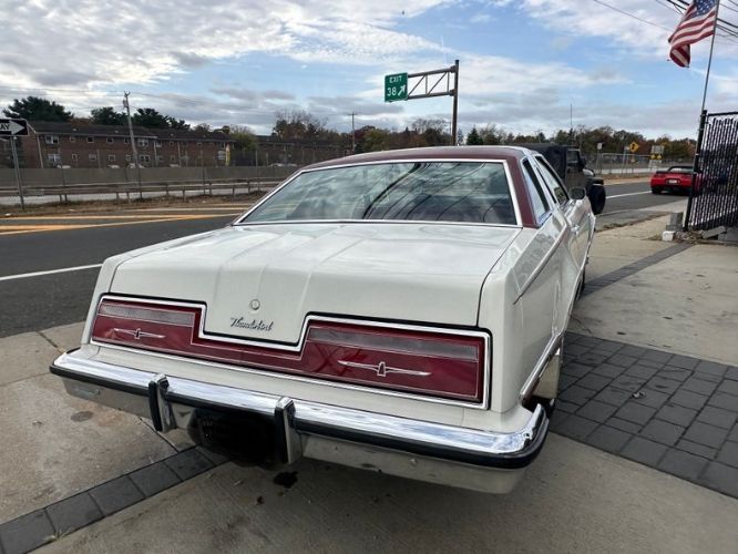 Ford-Thunderbird-1977-Polar-White-Burgundy-5