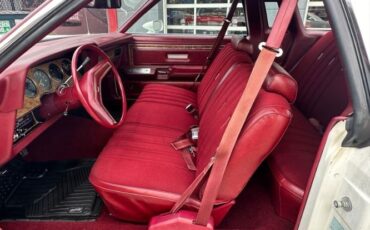 Ford-Thunderbird-1977-Polar-White-Burgundy-8