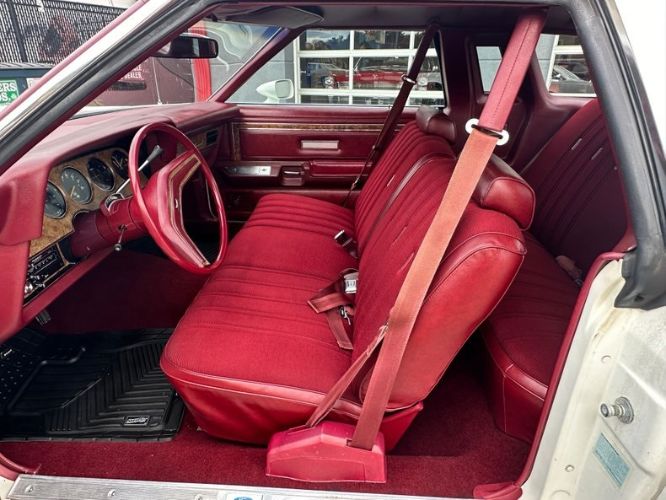 Ford-Thunderbird-1977-Polar-White-Burgundy-8