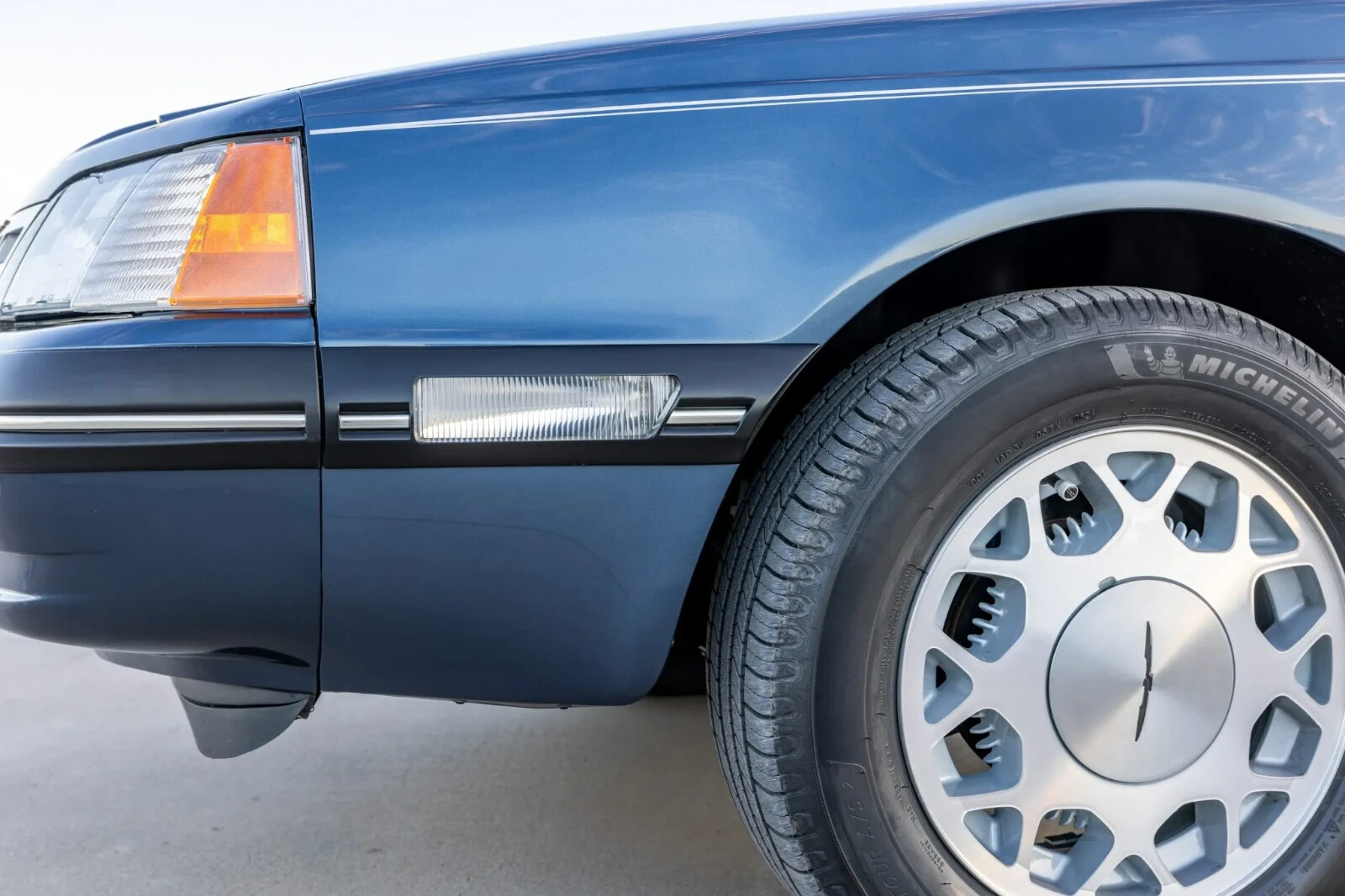 Ford-Thunderbird-1987-Sedan-12