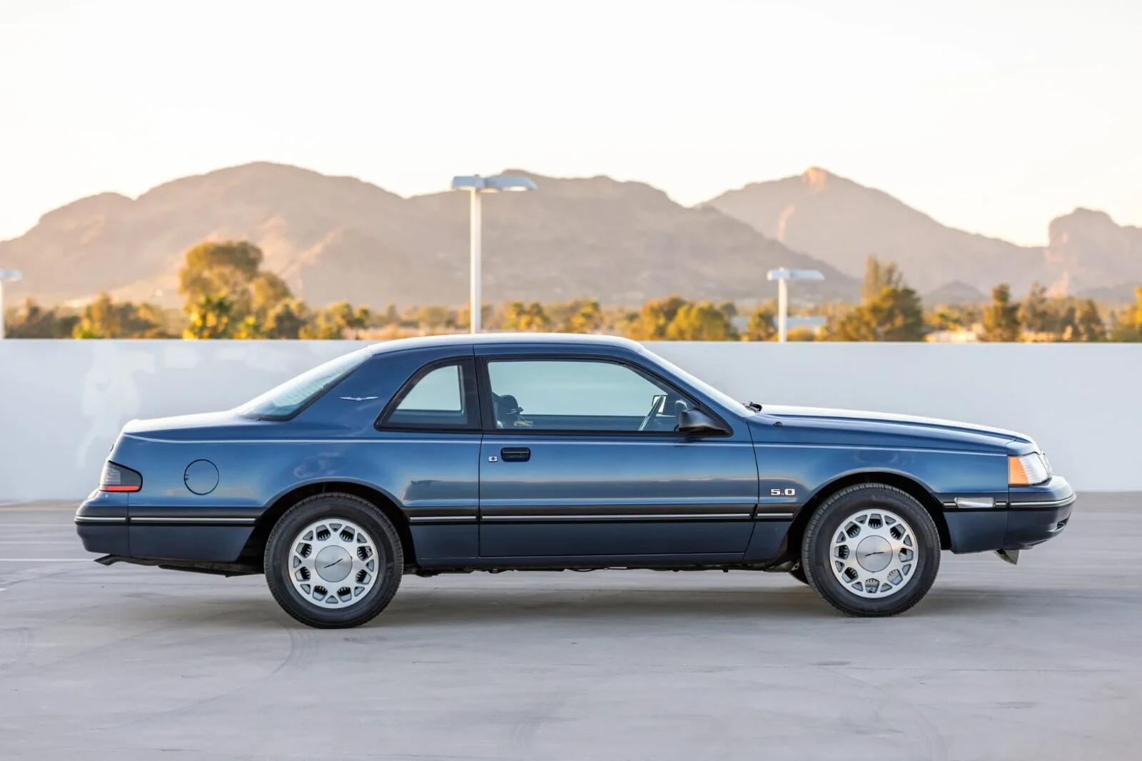 Ford-Thunderbird-1987-Sedan-3