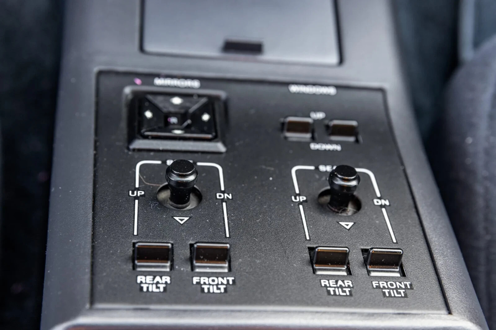 Ford-Thunderbird-1987-Sedan-33