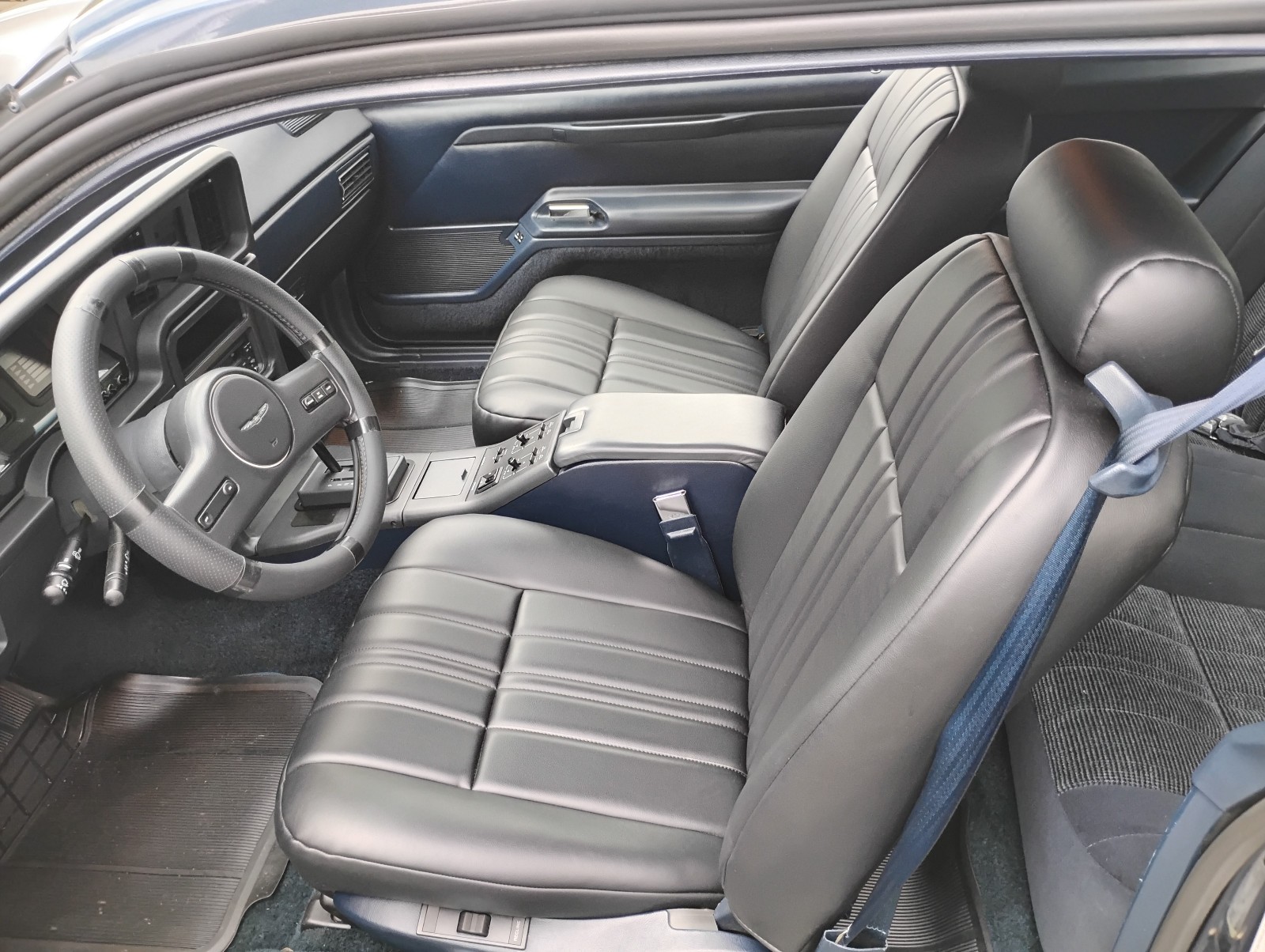 Ford-Thunderbird-1987-Sedan-36