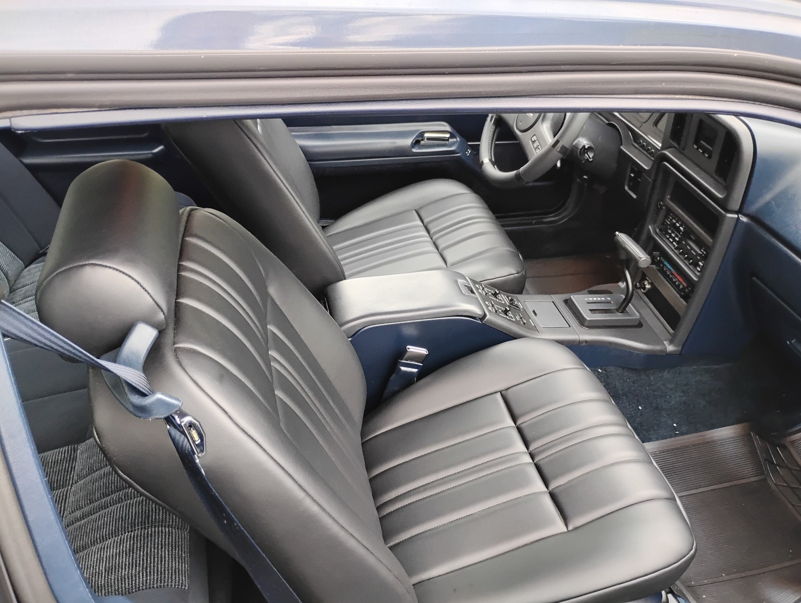Ford-Thunderbird-1987-Sedan-37