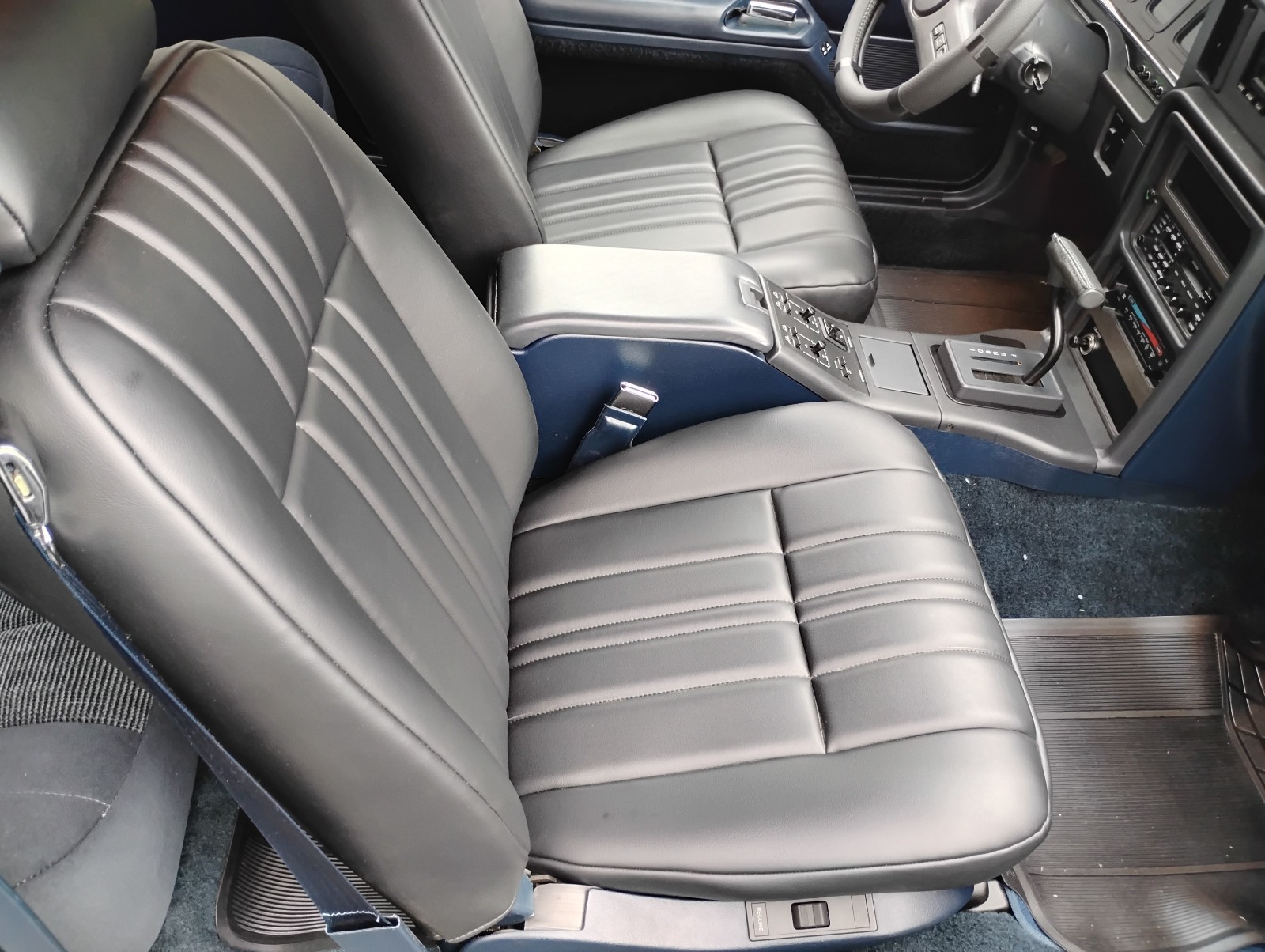 Ford-Thunderbird-1987-Sedan-38