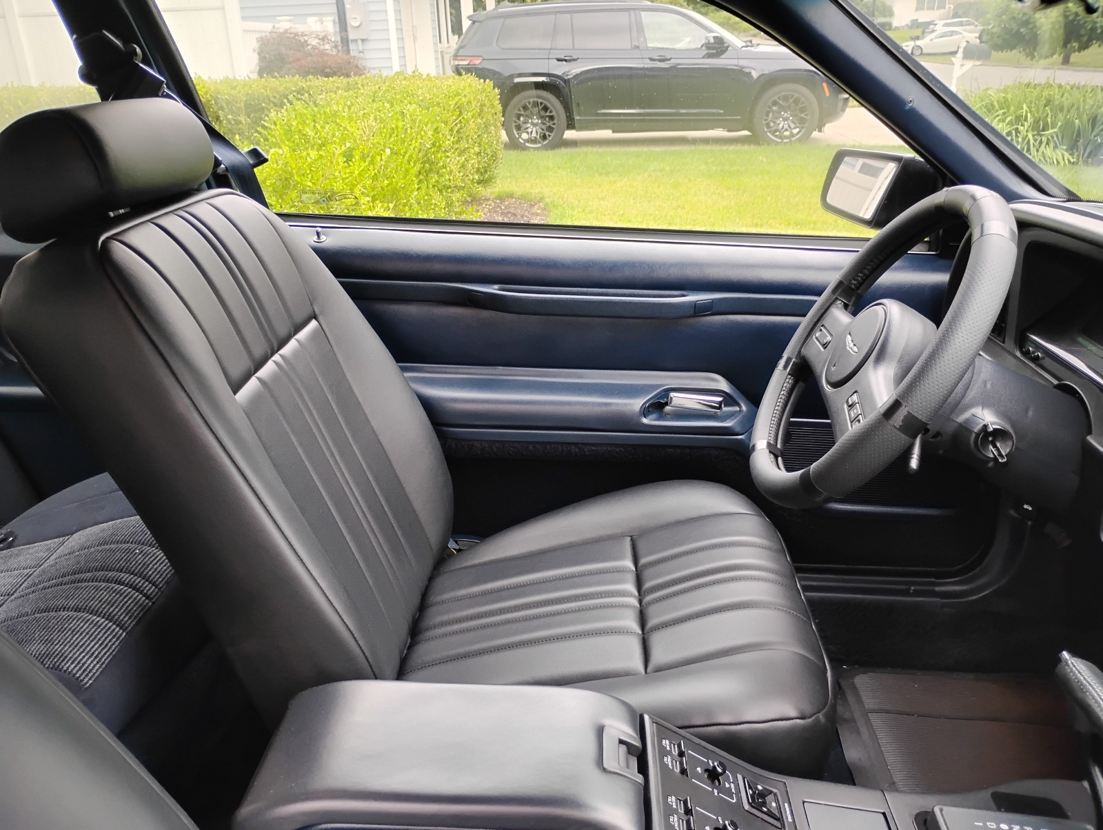 Ford-Thunderbird-1987-Sedan-39
