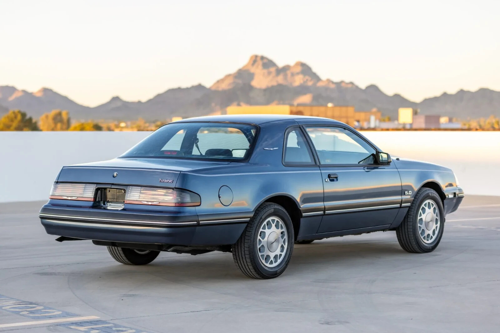 Ford-Thunderbird-1987-Sedan-4