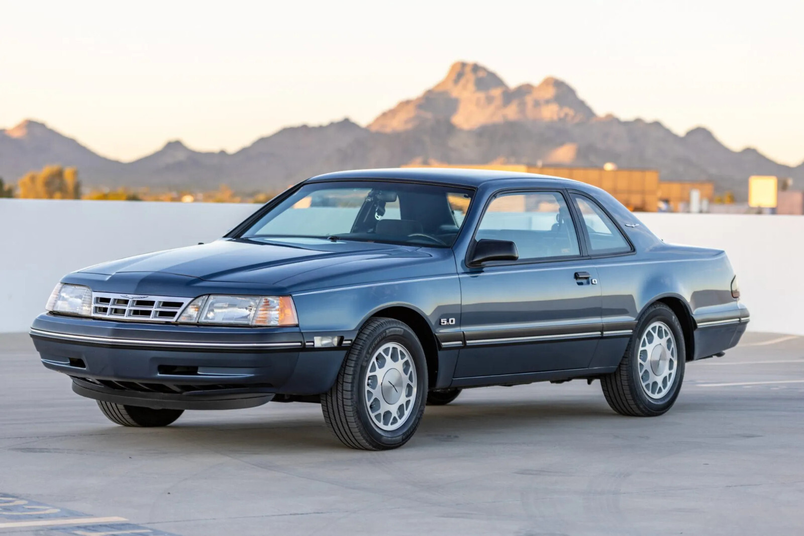 Ford-Thunderbird-1987-Sedan