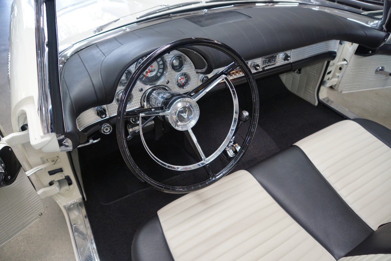 Ford-Thunderbird-F-Code-Supercharged-Convertible-1957-Convertible-24