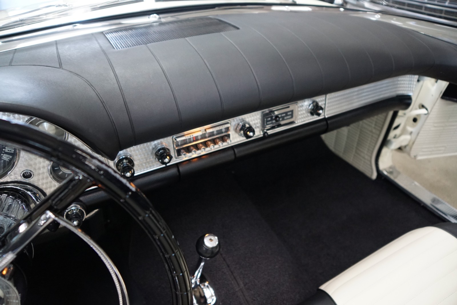 Ford-Thunderbird-F-Code-Supercharged-Convertible-1957-Convertible-29
