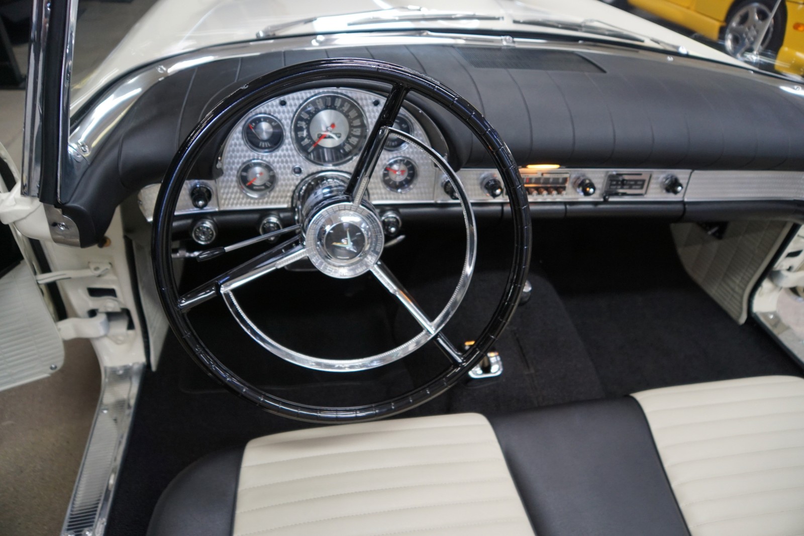 Ford-Thunderbird-F-Code-Supercharged-Convertible-1957-Convertible-32