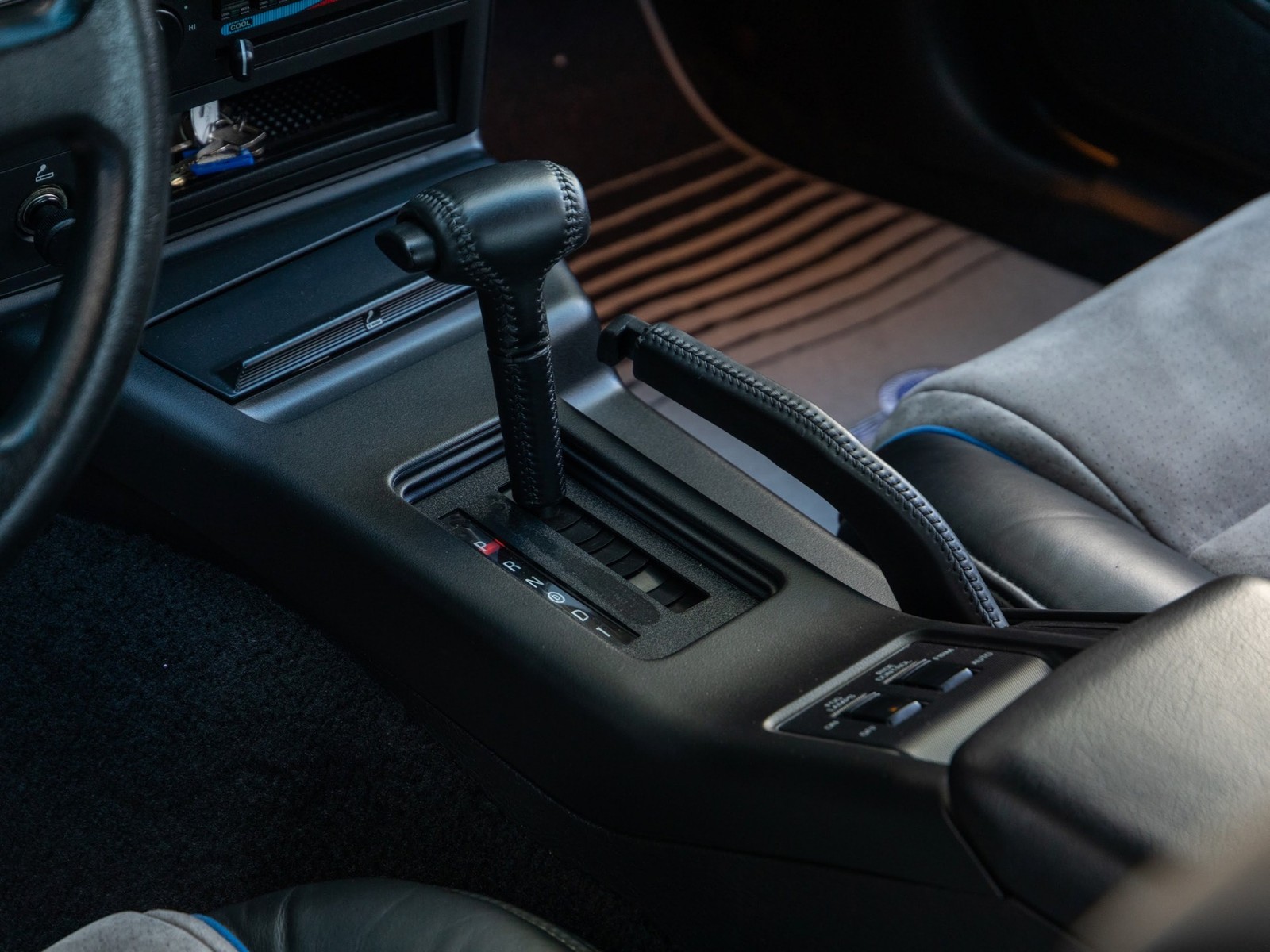 Ford-Thunderbird-Supercharged-3.8L-V6-Coupe-with-3K-ori-1990-Coupe-35