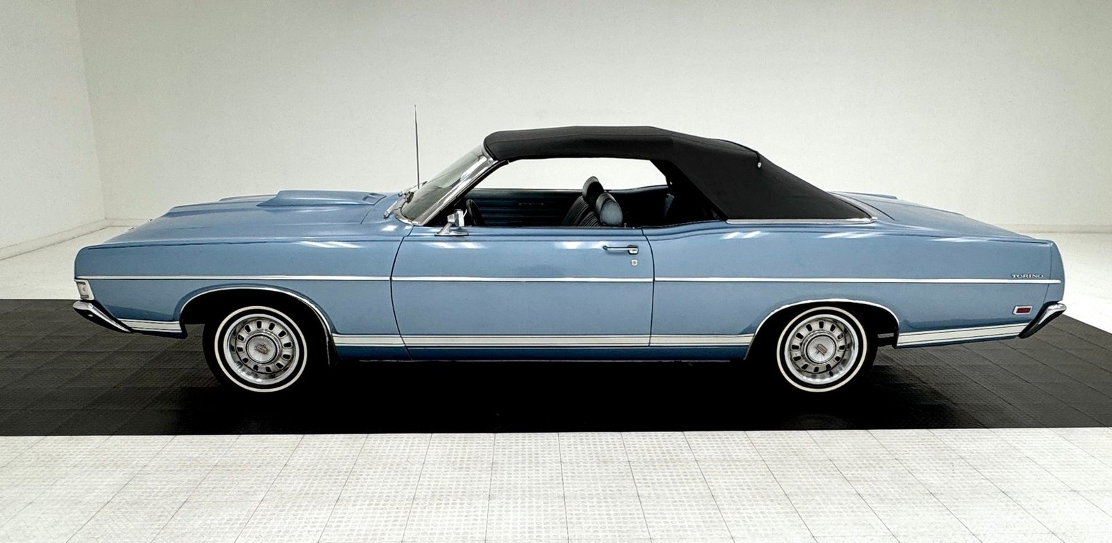 Ford-Torino-1969-Convertible-2