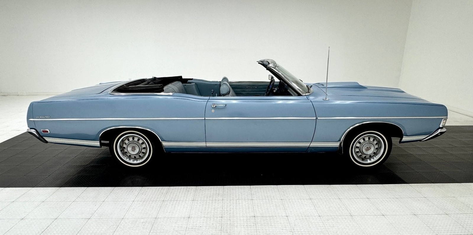 Ford-Torino-1969-Convertible-7