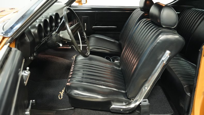 Ford-Torino-1969-Gold-Glow-Black-2