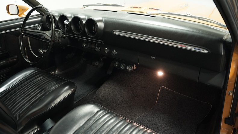Ford-Torino-1969-Gold-Glow-Black-44