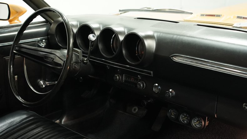 Ford-Torino-1969-Gold-Glow-Black-45