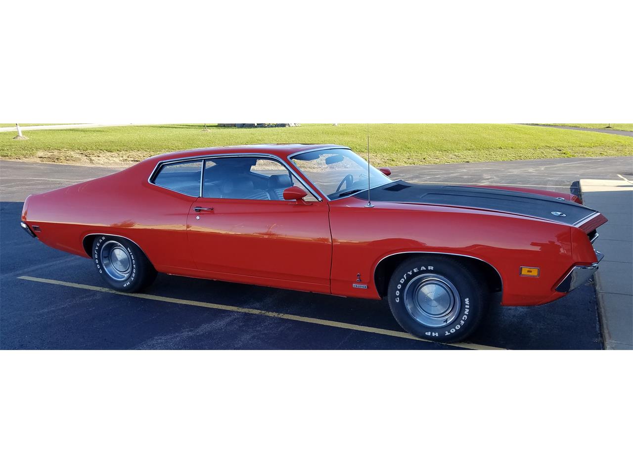 Ford-Torino-1970-Calypso-Coral-Black-5