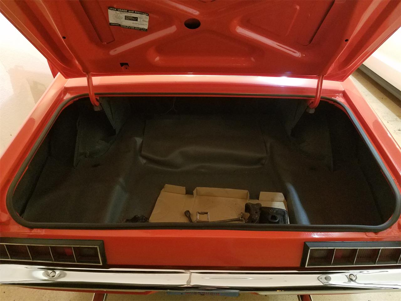 Ford-Torino-1970-Calypso-Coral-Black-7