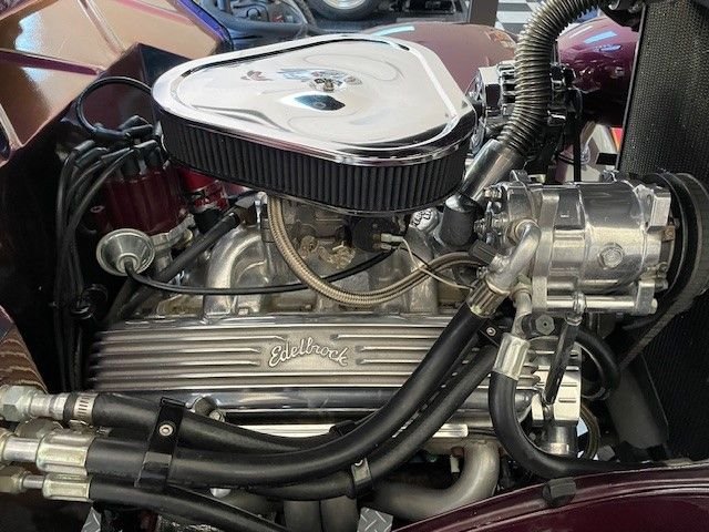 Ford-Tudor-1935-purple-tan-1