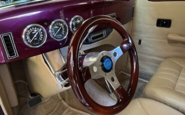 Ford-Tudor-1935-purple-tan-10