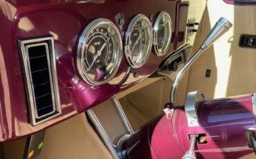 Ford-Tudor-1935-purple-tan-13