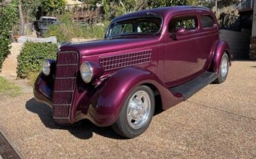 Ford-Tudor-1935-purple-tan-16