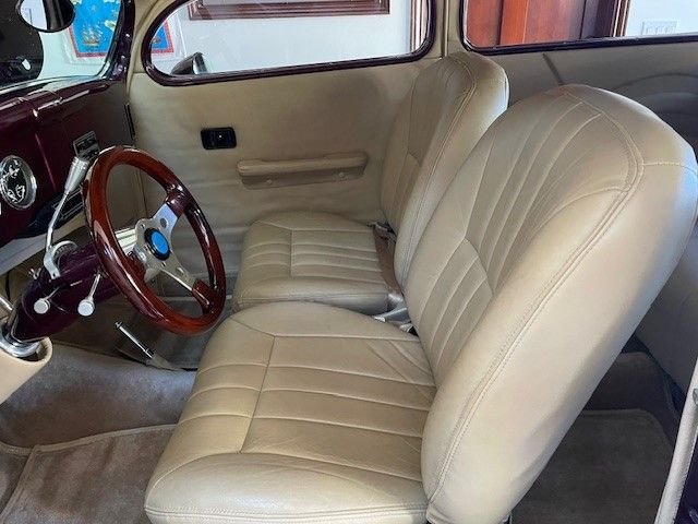 Ford-Tudor-1935-purple-tan-3