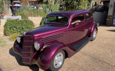 Ford-Tudor-1935-purple-tan-6