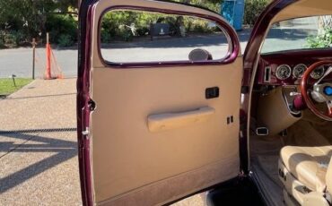 Ford-Tudor-1935-purple-tan-7
